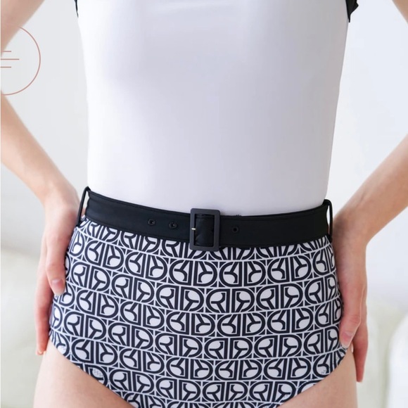 Black and white Darich one piece swimsuit - Picture 8 of 16